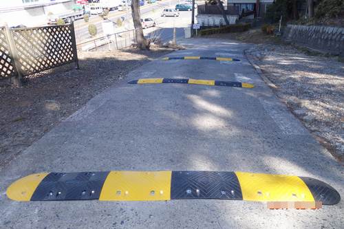 ｢減速帯｣を設置しました。